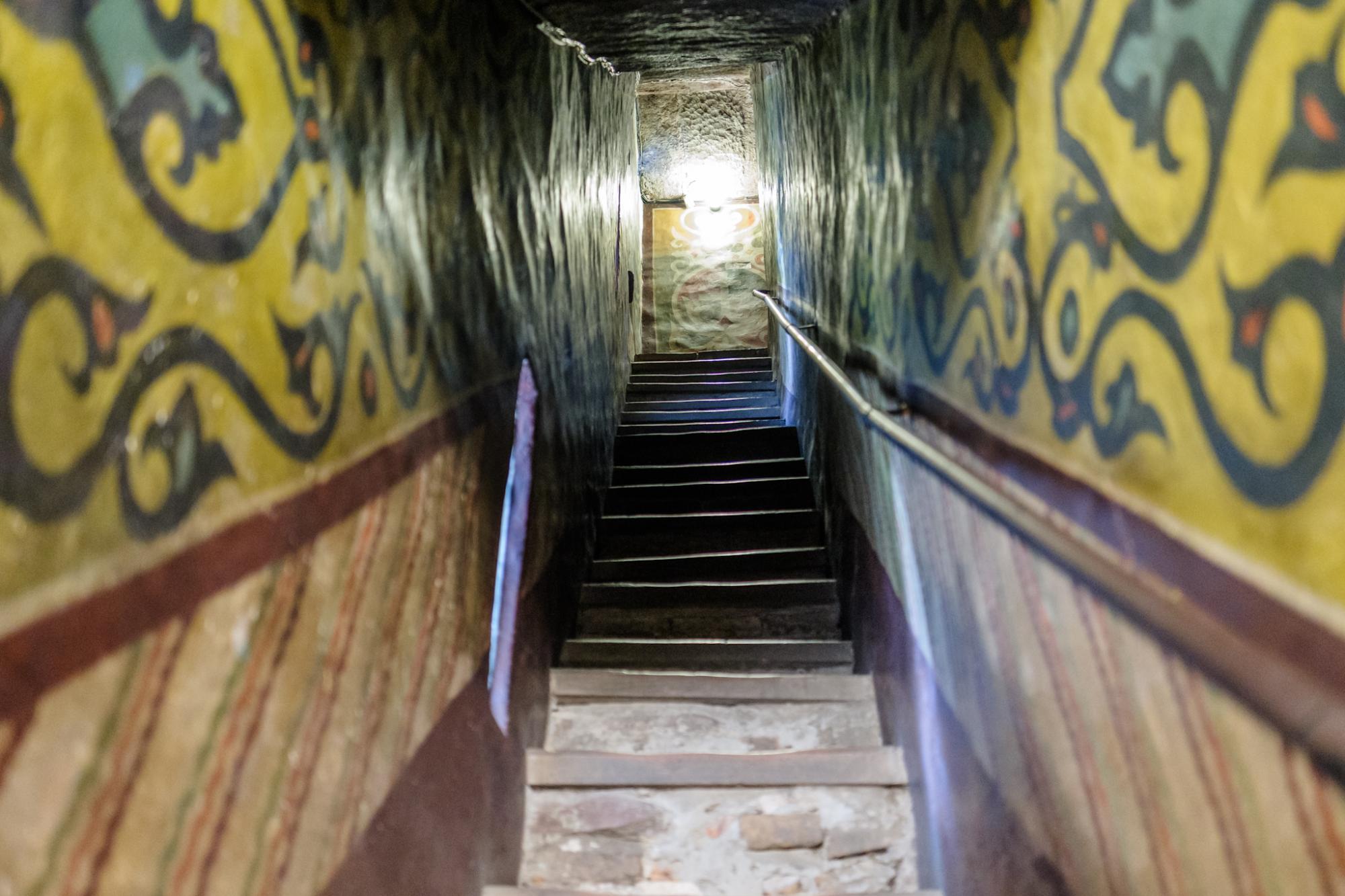 "Пекло для чоловіків, рай для жінок": Що приховує Кирилівська церква в Києві